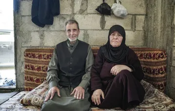 Mahmud, pszczelarz z Hamy, na zdjęciu z żoną: „Cierpliwość jest cnotą uciekiniera” / Fot. Karol Paciorek
