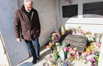Pastor Busse na cmentarzu w Bytomiu Odrzańskim, marzec 2022 r. / MATEUSZ POJNAR