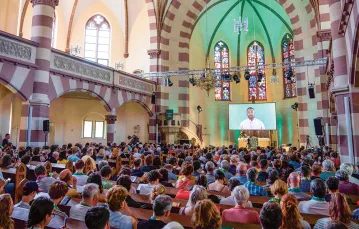 Nabożeństwo w kościele protestanckim prowadzone przez sztuczną inteligencję, Fürth, 9 czerwca 2023 r. / MATTHIAS SCHRADER / AP / EAST NEWS