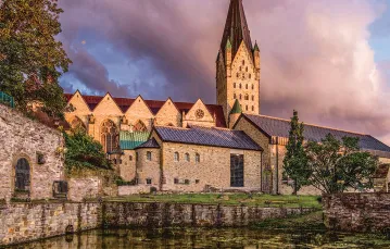 Katedra i pałac cesarski w Paderborn. Niemcy, czerwiec 2022 r. / WERNER JUNGK / EAST NEWS