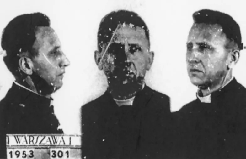 Bp Antoni Baraniak po aresztowaniu w nocy z 25 na 26 września 1953 r.  // Fot. Archiwum IPN